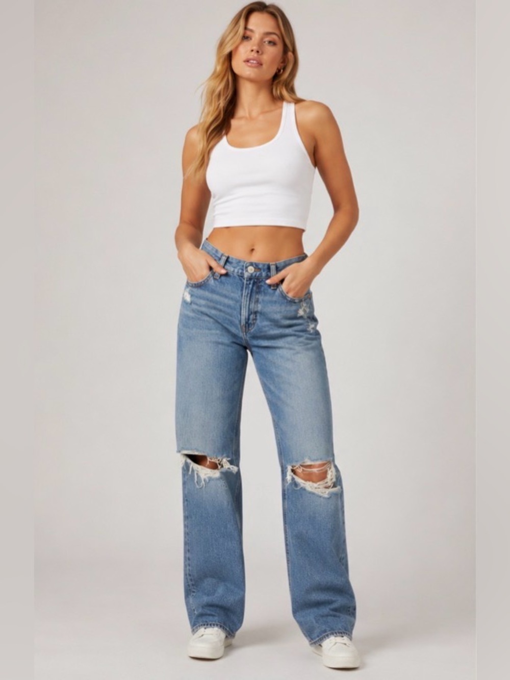 American Eagle Outfitters | Curvy Straight  Distressed Straight Leg Jeans